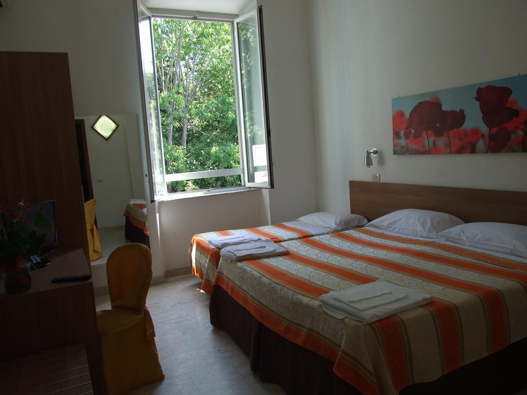 Hotel Derna Виареджо Номер фото