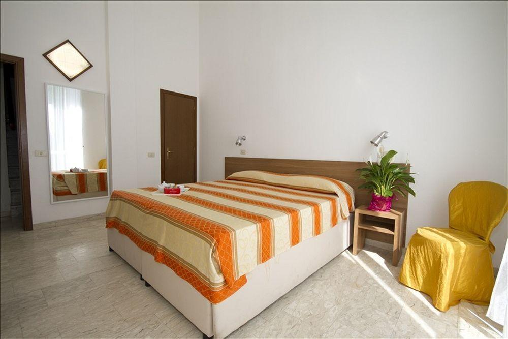 Hotel Derna Виареджо Экстерьер фото