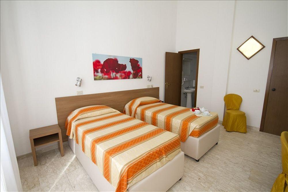 Hotel Derna Виареджо Экстерьер фото