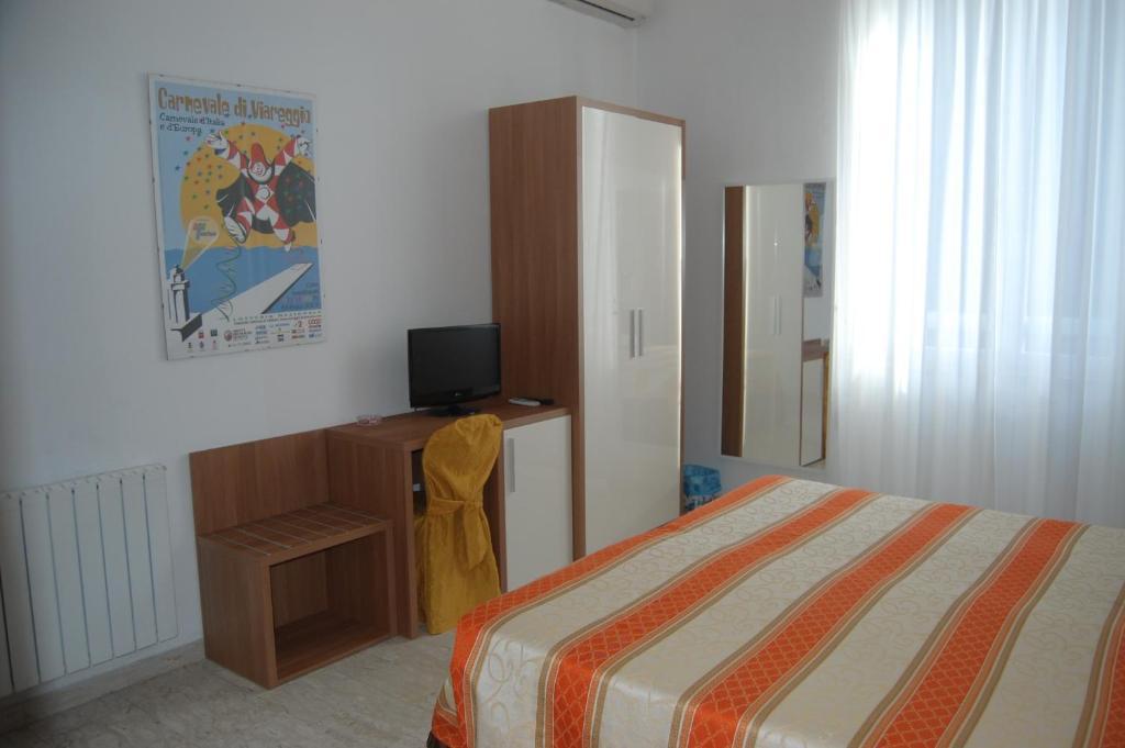 Hotel Derna Виареджо Номер фото