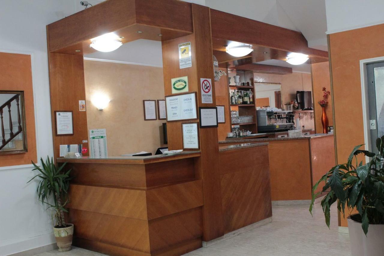 Hotel Derna Виареджо Экстерьер фото