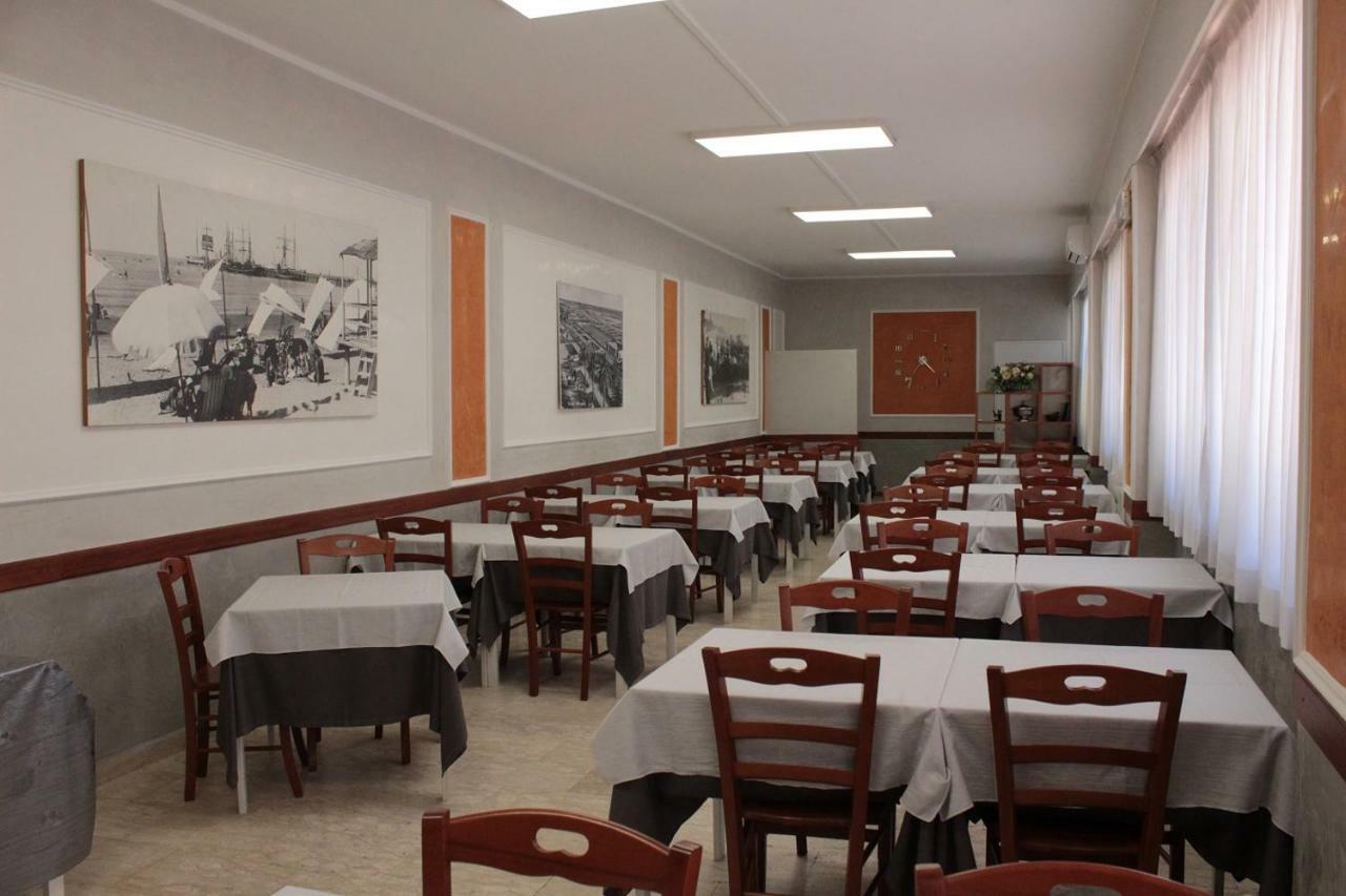 Hotel Derna Виареджо Экстерьер фото