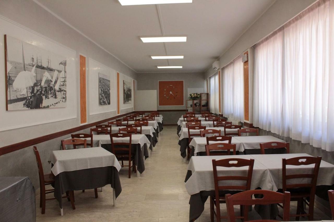 Hotel Derna Виареджо Экстерьер фото