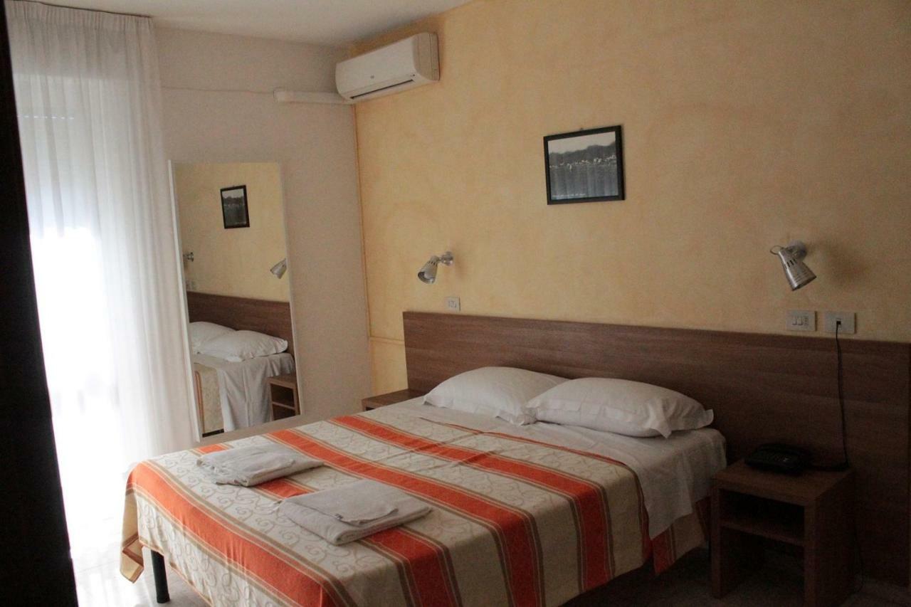 Hotel Derna Виареджо Экстерьер фото