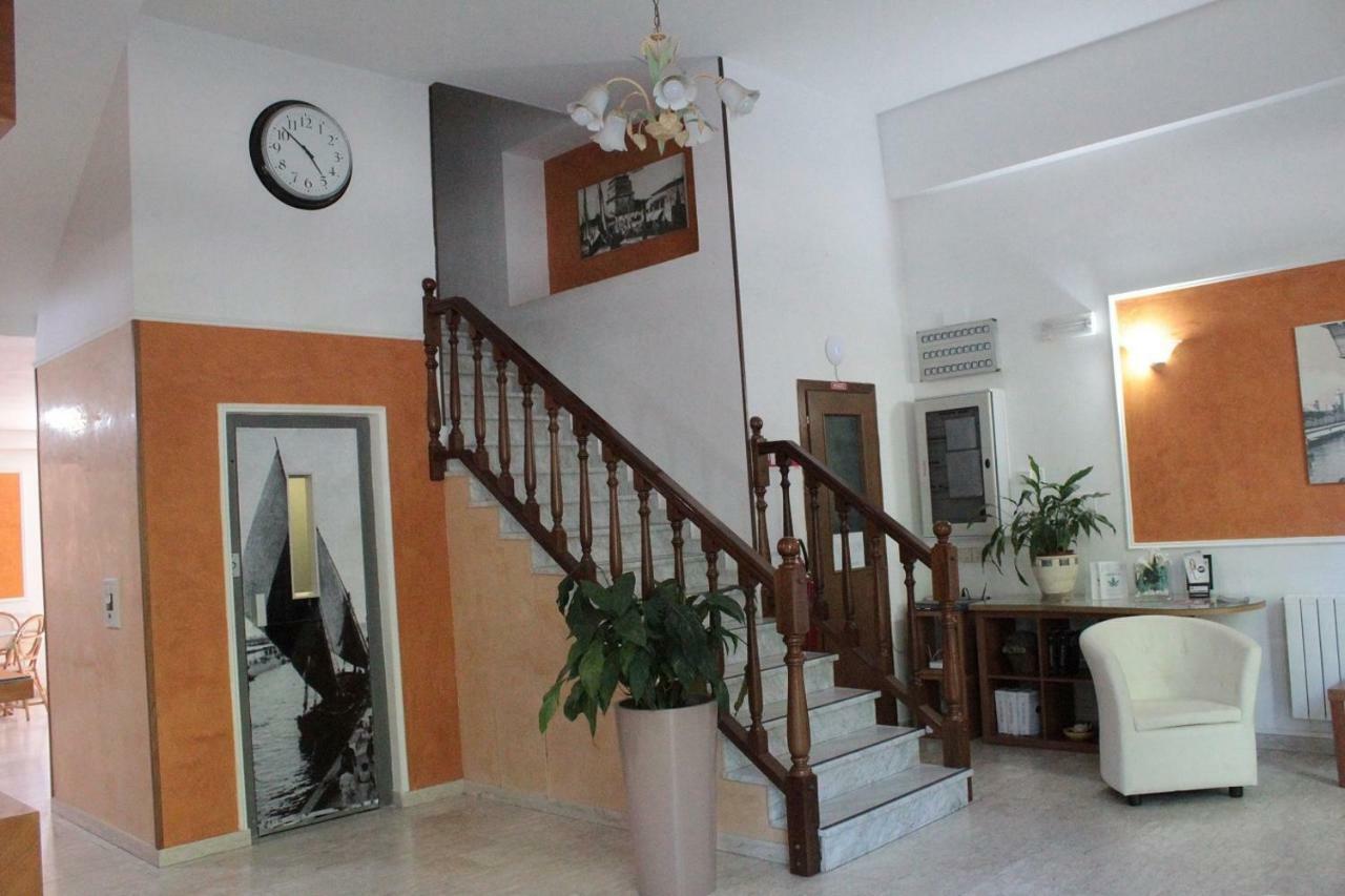 Hotel Derna Виареджо Экстерьер фото